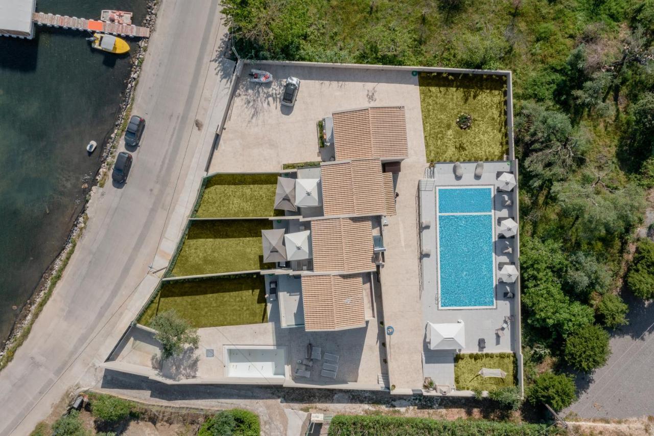 Swans Luxury Homes Kommeno  Exterior photo